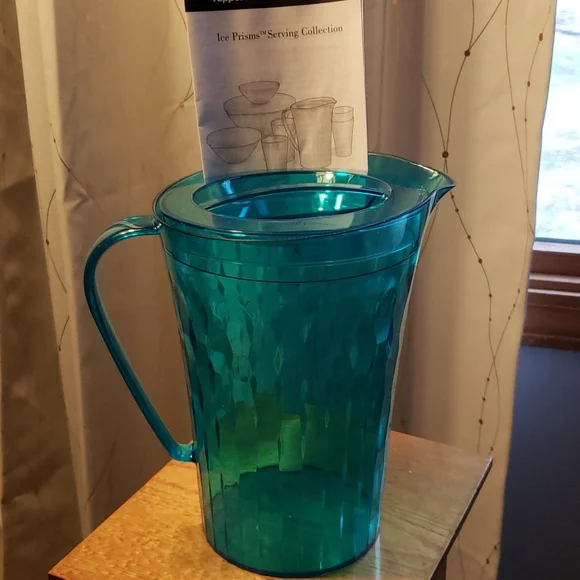 NEW - TUPPERWARE ICE PRISMS SERVING COLLECTION